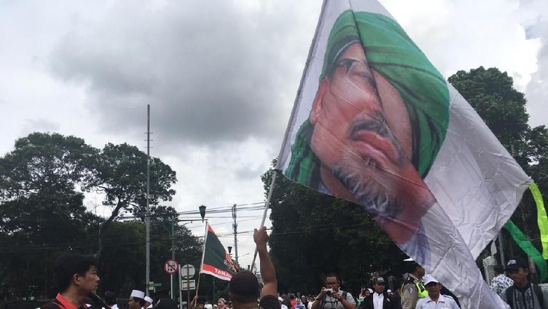 Aksi Apel Siaga Umat ke KPU, Ada Bendera Habib Rizieq