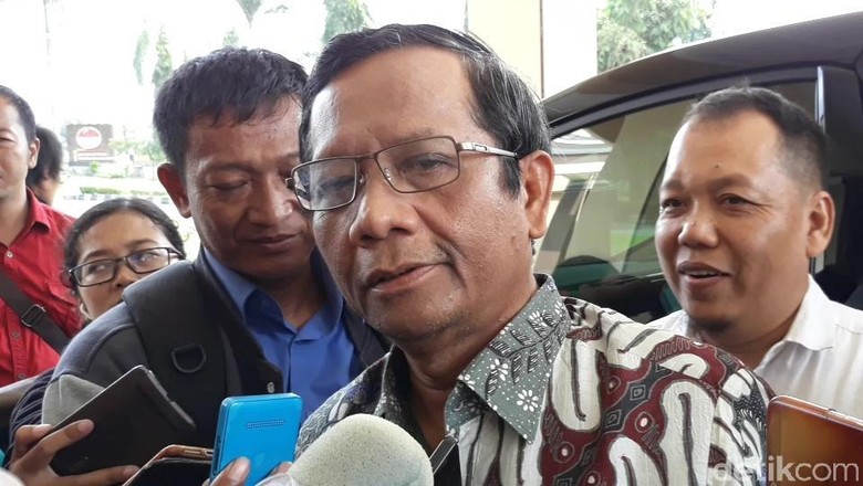 Mahfud Md Polisikan Akun Twitter KakekKampret yang Sebut Mobilnya Hasil Suap