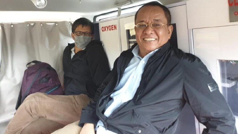 Kala Mahfud Md 'Cari' Said Didu dan Rocky Gerung Saat Lihat Ambulans di Kampus