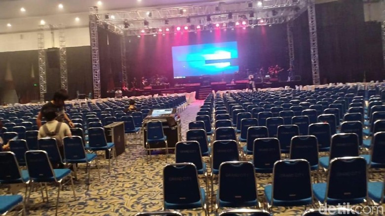 Belum Ada Izin, Konser 'Hadapi dengan Senyuman' Dhani Terancam Batal