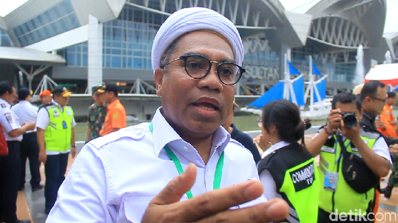 ali-ngabalin-jelaskan-foto-setengah-tanpa-busana-yang-ramai-di-medsos