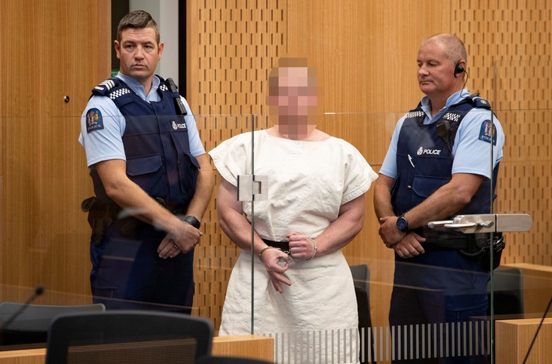 Pelaku Teror New Zealand Nyengir dan Tunjukkan Simbol 'OK' Terbalik, Artinya?