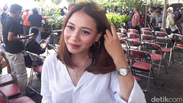 vincentia-tiffani-mahasiswa-cantik-nan-muda-yang-meminta-menjadi-istri-kedua-sandi