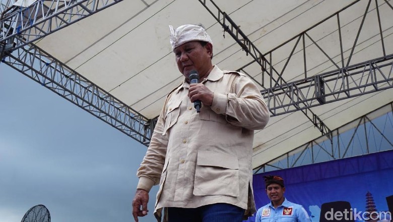 Sambangi Markas Jokowi di Bali, Prabowo Klaim Datangkan 20 Ribu Massa