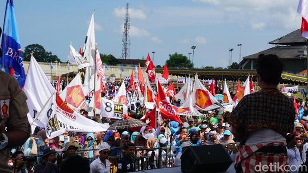Sambangi Markas Jokowi di Bali, Prabowo Klaim Datangkan 20 Ribu Massa