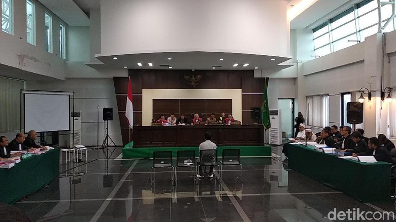 Korban Buka-bukaan Diajak Duel dan Didengkul Habib Bahar