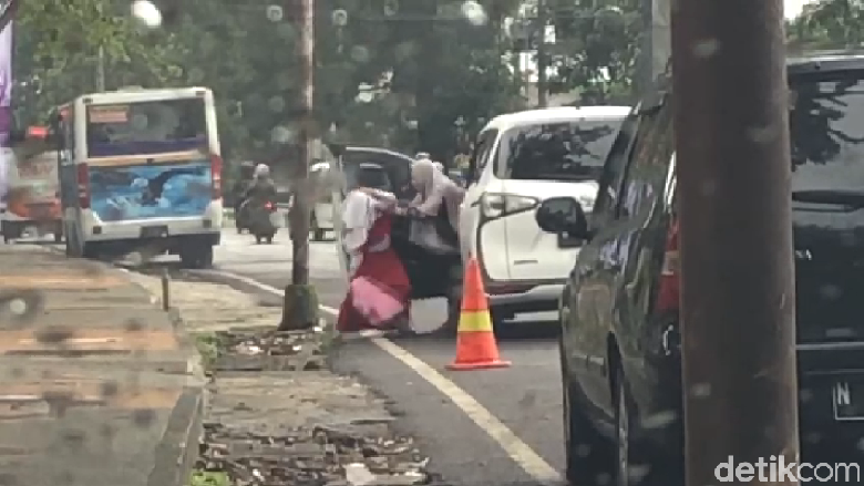 Viral Ibu Dorong Anak dari Mobil, Khilaf dan Emosi Berakhir Klarifikasi