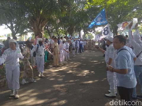 Prabowo Kampanye di Karawang, Massa Tumpah Ruah