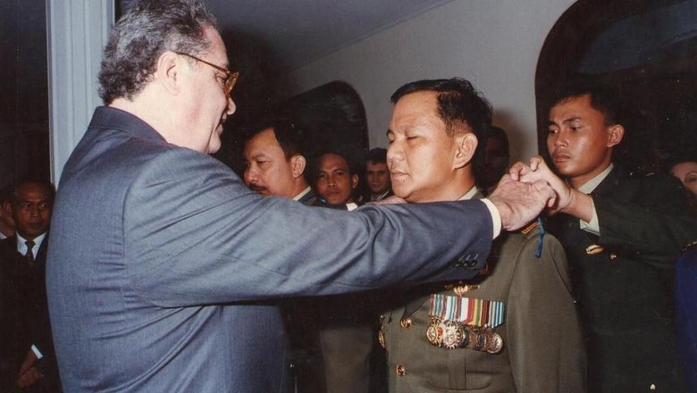 Prabowo Kenang Momen Terima Medali Penghargaan Militer dari Prancis