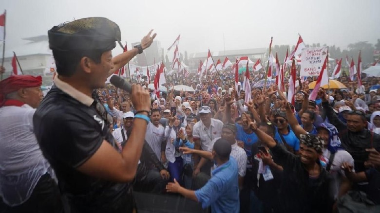 Hujan Deras dan Mic Mati, Kampanye Sandiaga di Bali Dihentikan