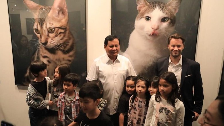 Prabowo Hadiri Pameran Foto Kucing Bobby The Cat di Menteng