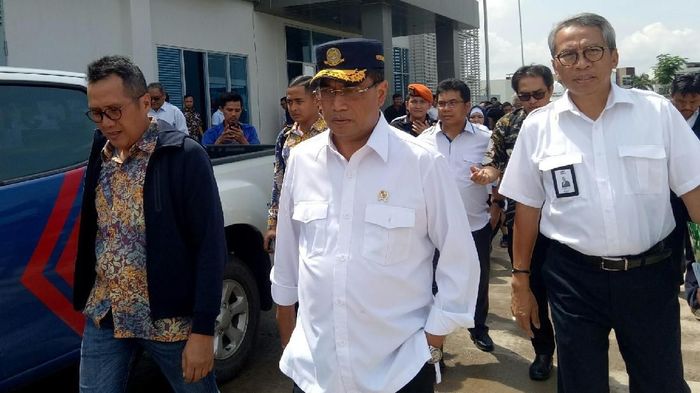 Menhub Ancam Ambil Alih Terminal Pulo Gebang dari Pemprov DKI