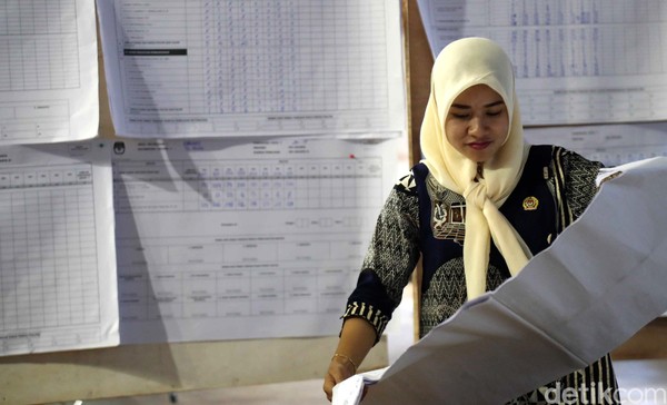 Selain mengintip orang mandi, ini beberapa kelakuan yang melanggar norma kesopanan!