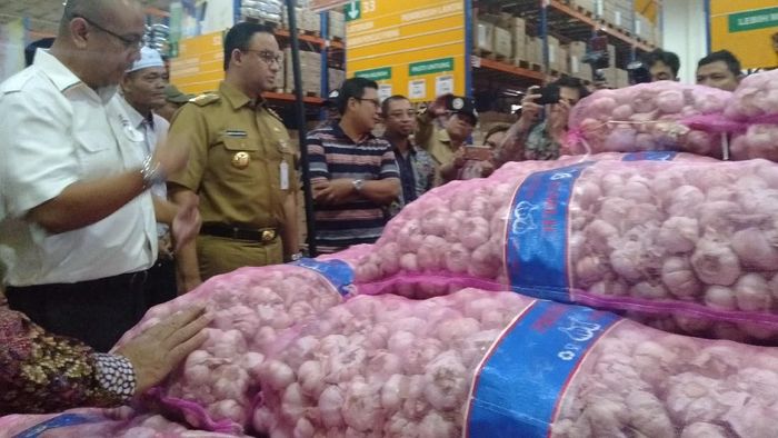 Anies Siapkan 145 Ton Bawang Putih Impor untuk Stabilkan Harga