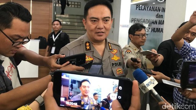 Polisi Temukan Ambulans Parpol Penuh Batu dan Alat untuk Massa 22 Mei

