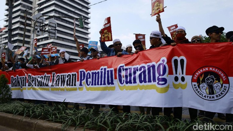 Penampakan Massa Demo 'Lawan Pemilu Curang' di Bawaslu
