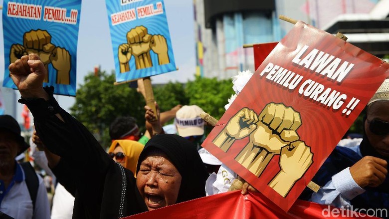 Penampakan Massa Demo 'Lawan Pemilu Curang' di Bawaslu