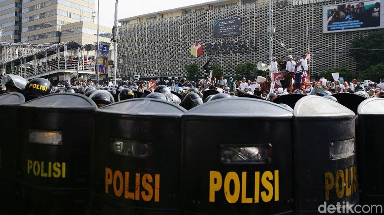 Penampakan Massa Demo 'Lawan Pemilu Curang' di Bawaslu