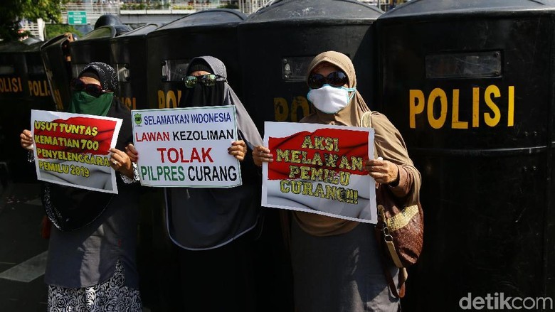 Penampakan Massa Demo 'Lawan Pemilu Curang' di Bawaslu