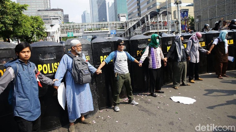 Penampakan Massa Demo 'Lawan Pemilu Curang' di Bawaslu