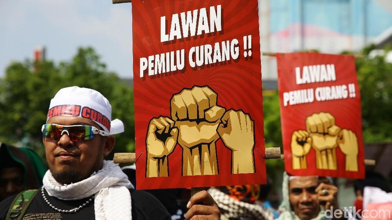 Penampakan Massa Demo 'Lawan Pemilu Curang' di Bawaslu