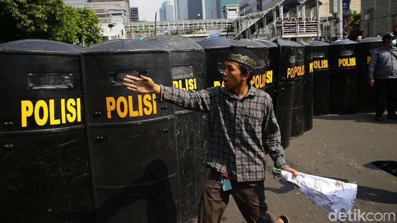 Penampakan Massa Demo 'Lawan Pemilu Curang' di Bawaslu