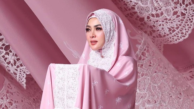 Kisah Mukena Rp 3,5 Juta Syahrini yang Dilirik Pajak