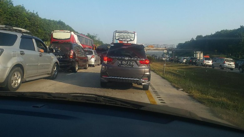 Balik dari Banyumas ke Tangerang, Yanti Terjebak Macet dan Bermalam di Jalan