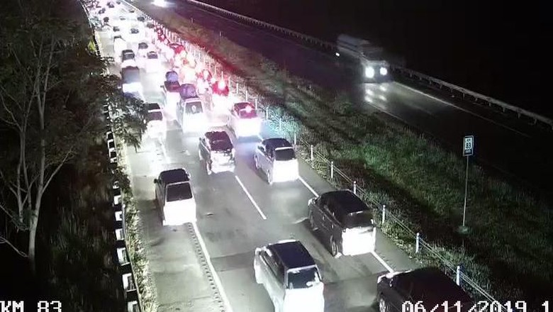 Arus Balik ke Jakarta Masih Padat, Tol Cipali Macet 9 Km