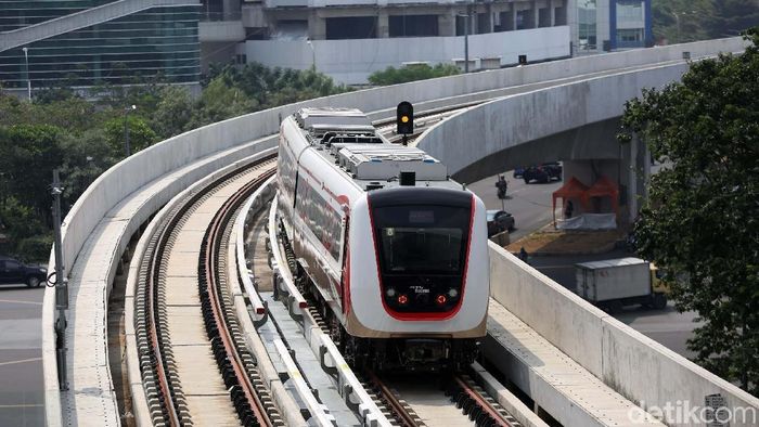 Tak Kunjung Diresmikan, LRT Jakarta Tunggu Apa Lagi?