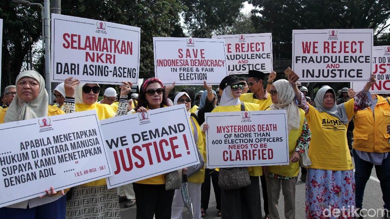 Kawal Sidang MK, Massa GNPF, FPI dan Alumni 212 Gelar Aksi di Patung Kuda
