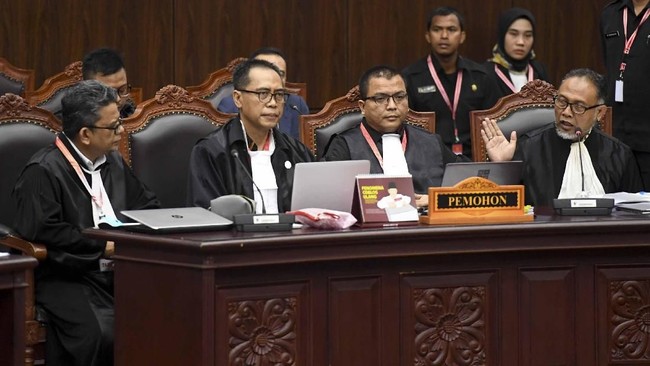 Di Penutupan Sidang, Tim Prabowo Baca Surat An-Nisa Ayat 135