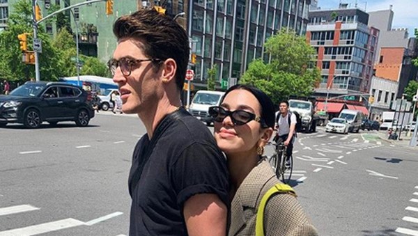 Makin Mesra dengan Dua Lipa, Anwar Hadid Pindah Agama