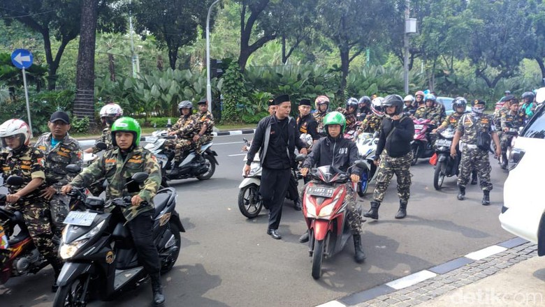 Protes Ceramah Felix Siauw, Konvoi Banser Tiba di Balai Kota DKI