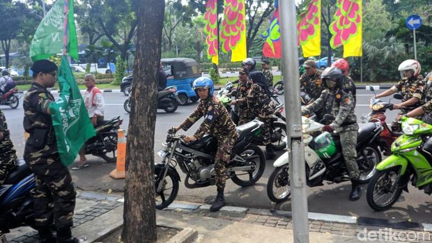 Protes Ceramah Felix Siauw, Konvoi Banser Tiba di Balai Kota DKI