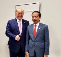 Trump Berbagi Permen Sambil Bincang Santai dengan Jokowi