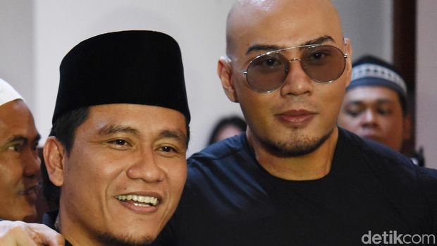 5 Artis dengan Berita Pindah Agama Terheboh 2019