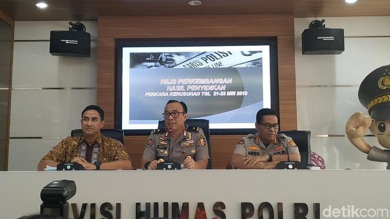 polri-anggota-brimob-pukuli-pria-di-kampung-bali-dipicu-komandan-kena-panah