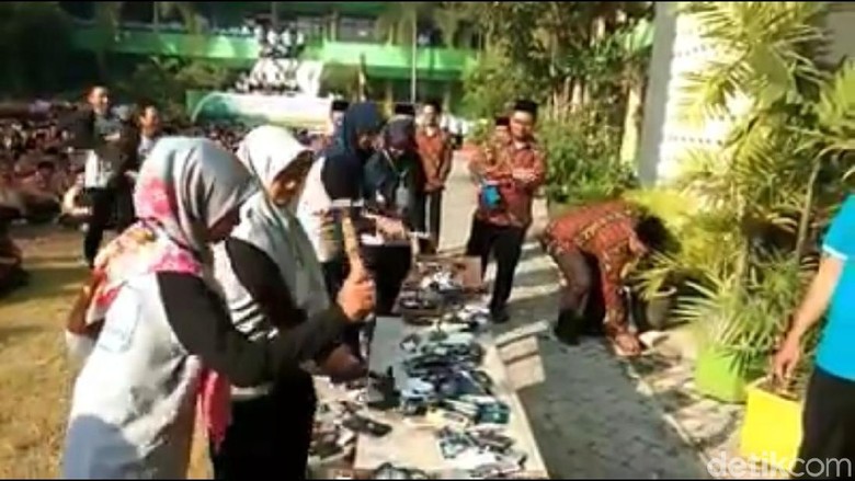 Cerita di Balik Viral Video Pemusnahan Ponsel Siswa MAN di Jombang