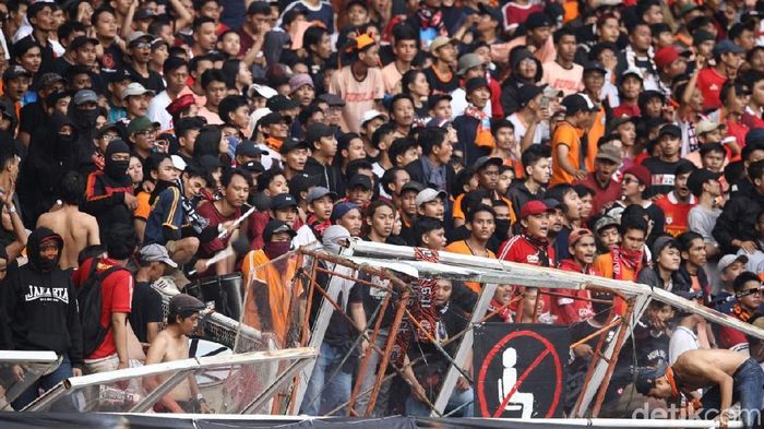 Pagar GBK Rubuh Usai Selebrasi The Jakmania, Ferry Paulus: Kami Ganti!
