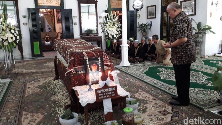 sultan-hb-x-tak-melayat-adik-tirinya-yang-berselisih-soal-suksesi