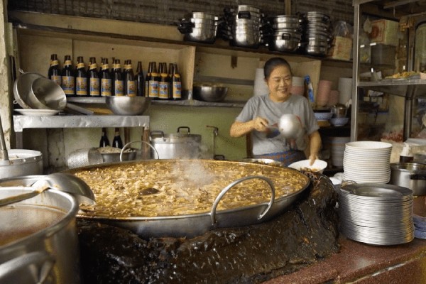 Unik Gan, Restoran Ini Mendidihkan Kuah Kaldunya Sejak Lebih Dari 45 Tahun Yang Lalu