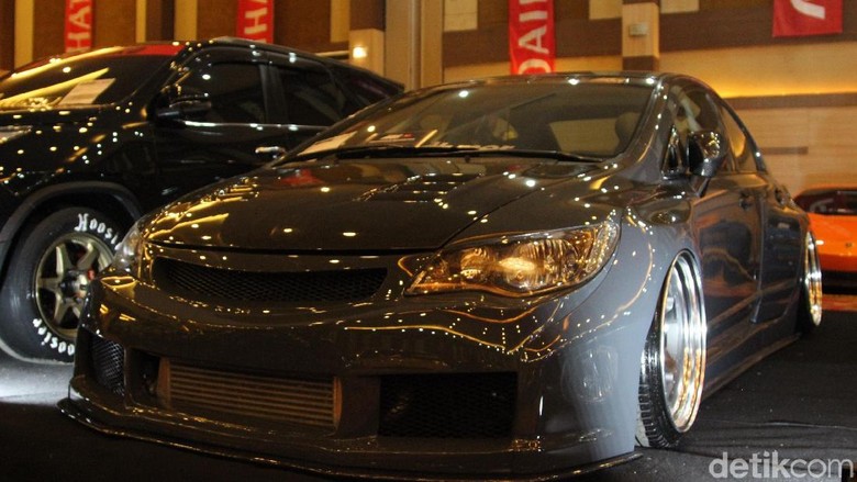 Modifikasi Honda Civic FD Ini Habiskan Rp 400 Juta Dengan Body Kit ala Pandem