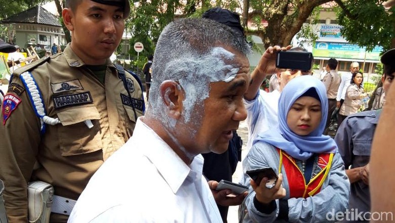 Penertiban Warkop Depan RS Elisabeth Medan, Kasatpol PP Disiram Air Panas