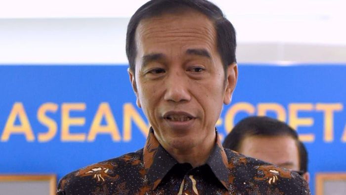 Neraca Dagang Tekor, Jokowi Sindir Ibu-ibu Pecinta Barang Impor