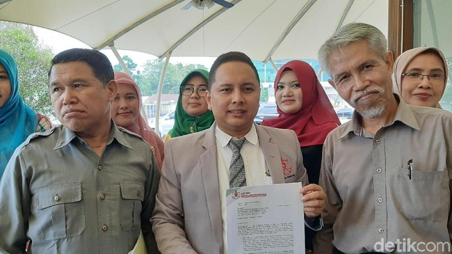 tak-kunjung-diangkat-pns-261-lulusan-skd-cpns-akan-somasi-menpan-rb