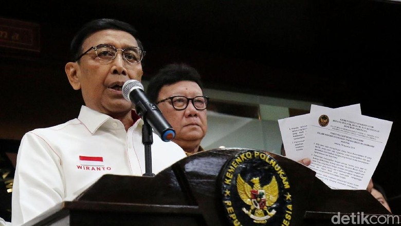 Wiranto Tegaskan Bendera Bintang Kejora Tak Boleh Dikibarkan