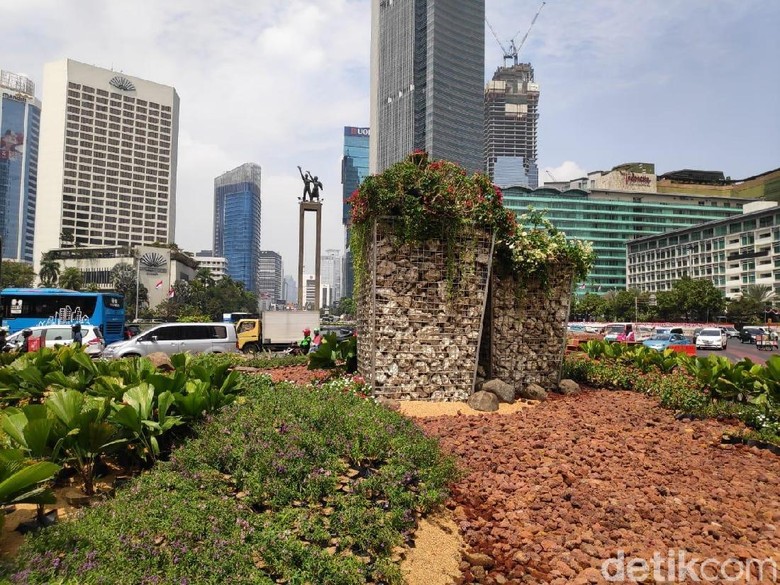 Getah Getih Berakhir, Kini Instalasi Batu Gabion Hadir di Bundaran HI