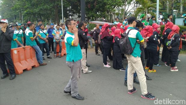 buruh-demo-di-kantor-bupati-bogor-tolak-revisi-uu-ketenagakerjaan
