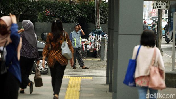 Pemprov DKI Rumuskan Kriteria Trotoar yang Boleh Ditempati PKL
